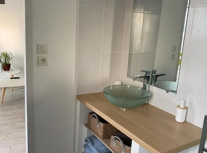 Chaleureux T2 30 M2 Et Sa Terrasse Bois 18 M2 * La Rochelle (Charente-Maritime)