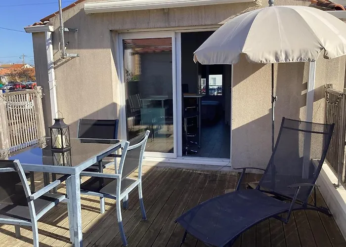 Chaleureux T2 30 M2 Et Sa Terrasse Bois 18 M2 La Rochelle (Charente-Maritime)